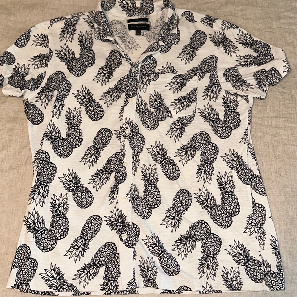 Slim fit Banana Republic Button Down Shirt (L)